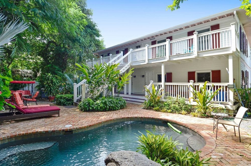 undefined Emma's Escape by Avantstay Key West Central w/ Shared Pool & Hot Tub Month Long Stays Only 9