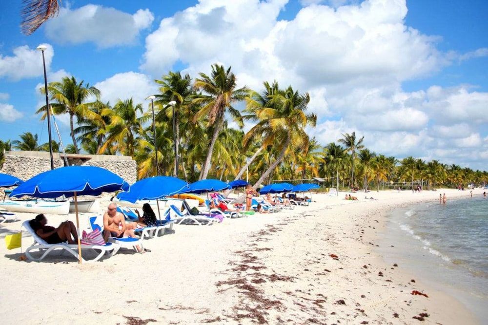 undefined Emma's Escape by Avantstay Key West Central w/ Shared Pool & Hot Tub Month Long Stays Only 3