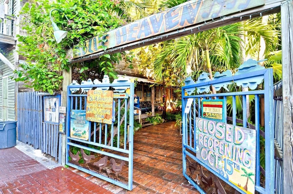 undefined Emma's Escape by Avantstay Key West Central w/ Shared Pool & Hot Tub Month Long Stays Only 10