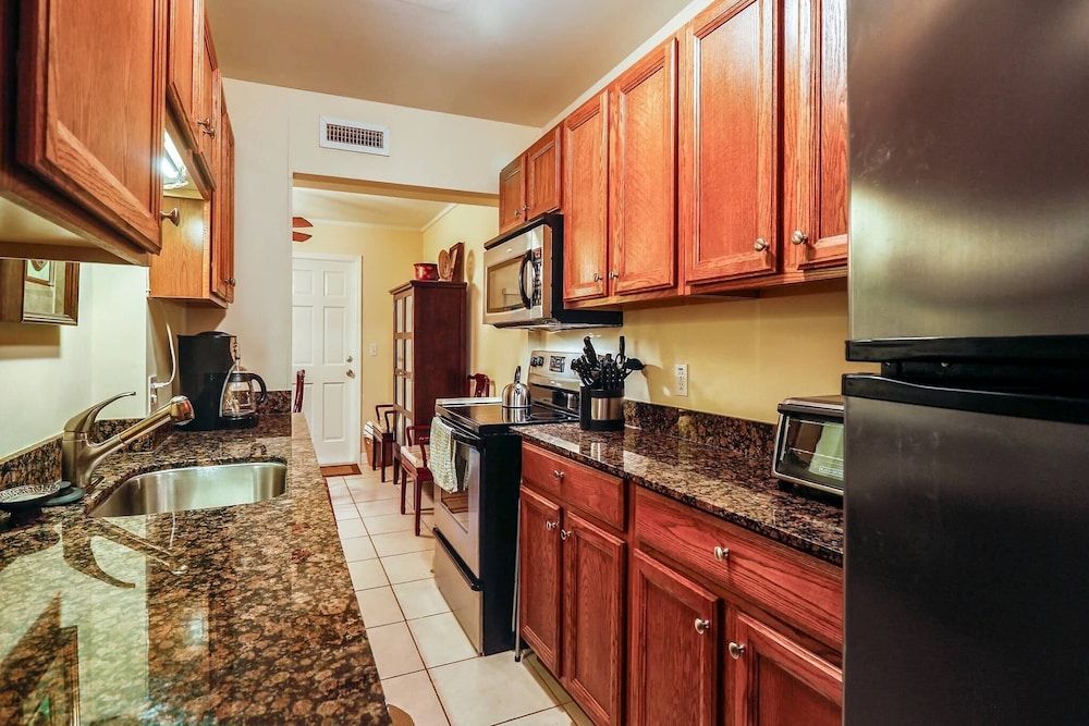 undefined Emma's Escape by Avantstay Key West Central w/ Shared Pool & Hot Tub Month Long Stays Only 7