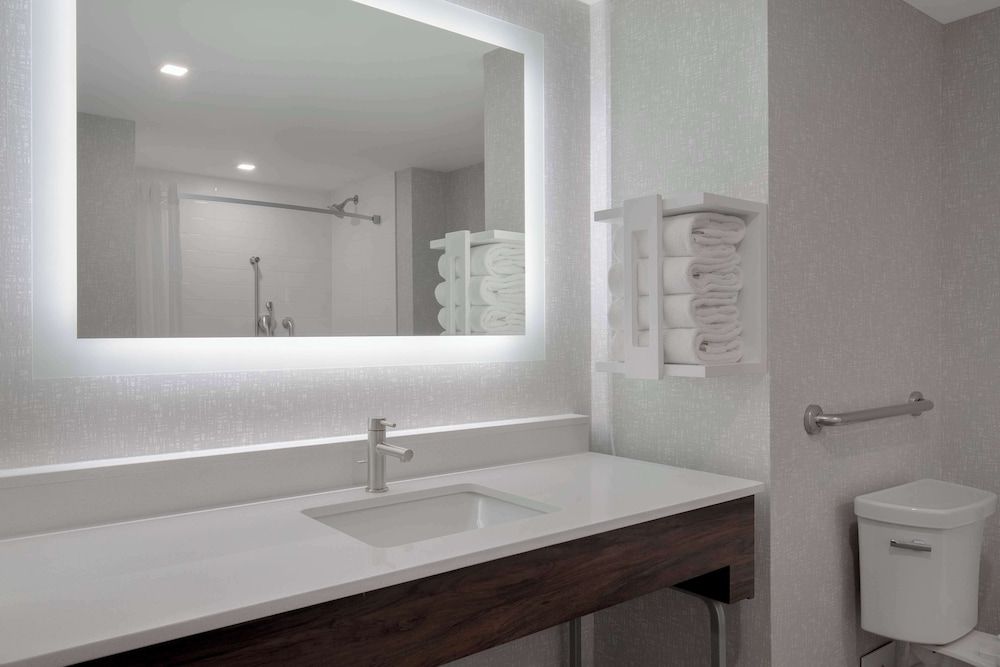 undefined Hampton Inn by Hilton Brampton Toronto 10