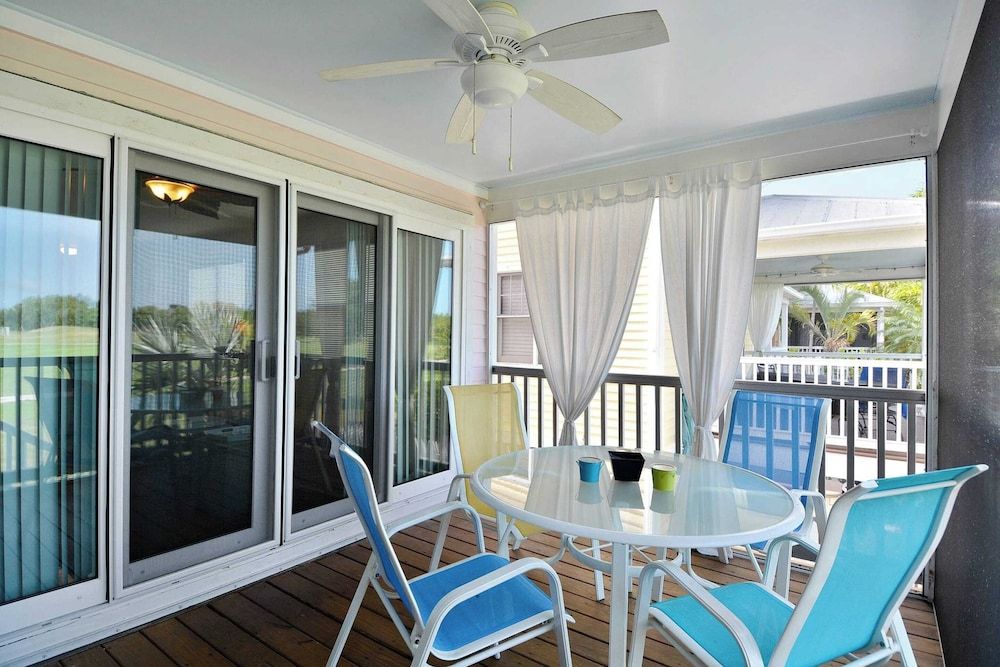 undefined Coral Breeze by Avantstay Close to Beach w/ Balcony & Shared Pool! Month Long Stays Only 9