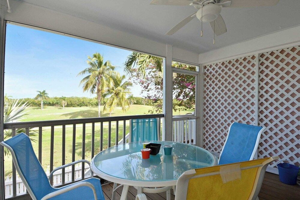 undefined Coral Breeze by Avantstay Close to Beach w/ Balcony & Shared Pool! Month Long Stays Only 2