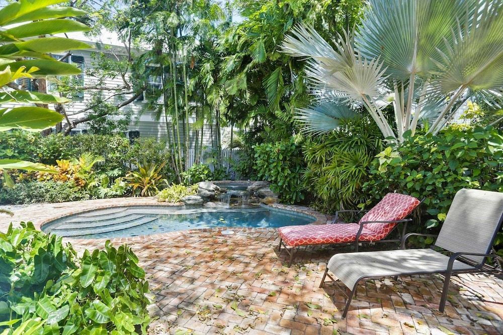 undefined Emma's Secret by Avantstay Heart of Old Town w/ Shared Pool Month Long Stays Only 10