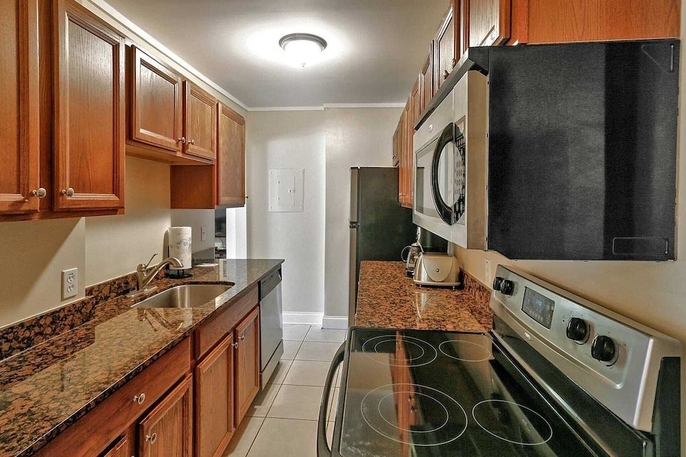 undefined Emma's Secret by Avantstay Heart of Old Town w/ Shared Pool Month Long Stays Only 6