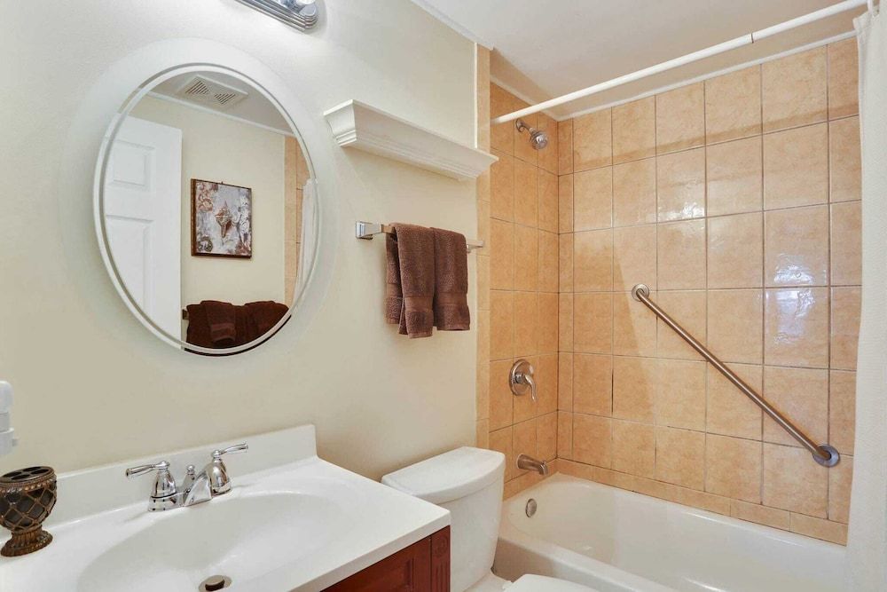 undefined Emma's Secret by Avantstay Heart of Old Town w/ Shared Pool Month Long Stays Only 9
