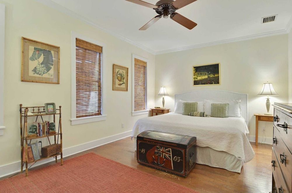 Amelia Home by Avantstay In Historic Old Town w/ Pool House (2 Bedrooms) 2