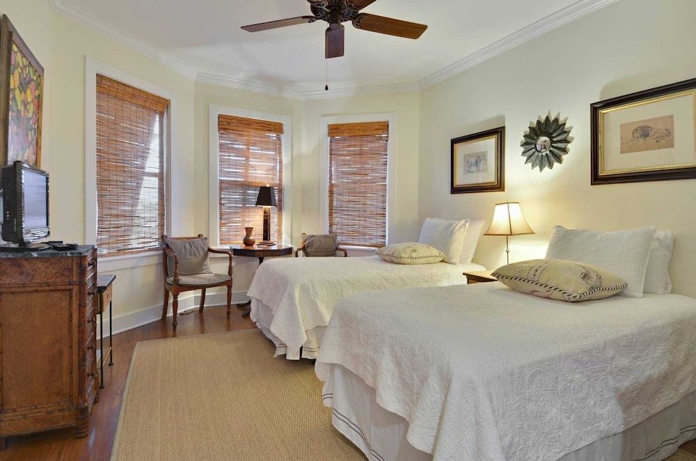 Amelia Home by Avantstay In Historic Old Town w/ Pool House (2 Bedrooms) 3