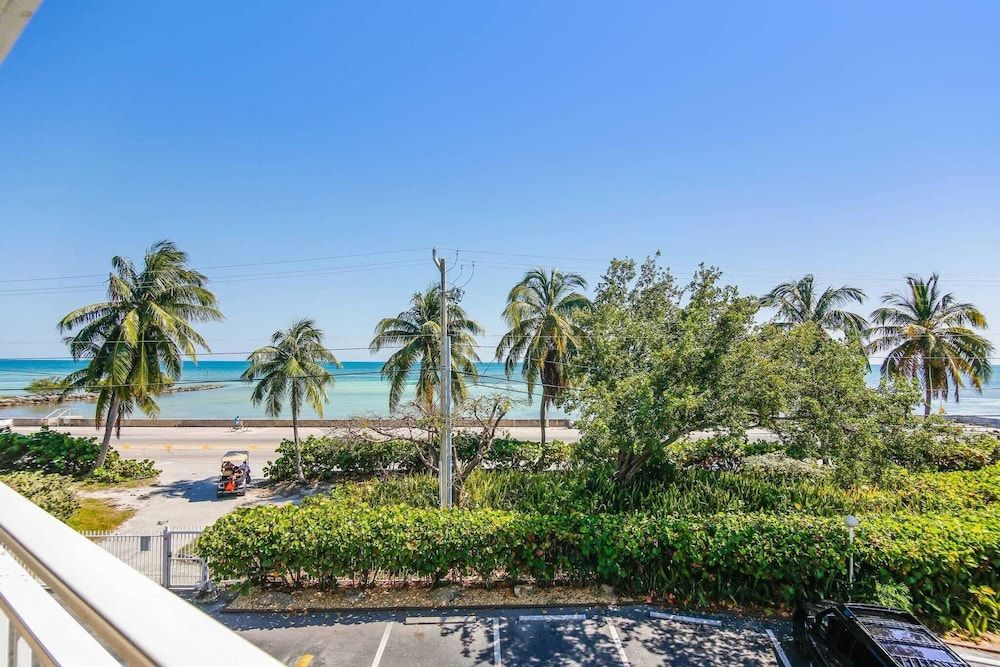 undefined Dune Wind South by Avantstay Communal Pool & Hot Tub Gated Community Close to Smathers Beach Month Long Stays Only 4