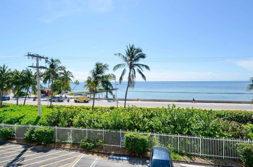 undefined Dune Wind South by Avantstay Communal Pool & Hot Tub Gated Community Close to Smathers Beach Month Long Stays Only 6