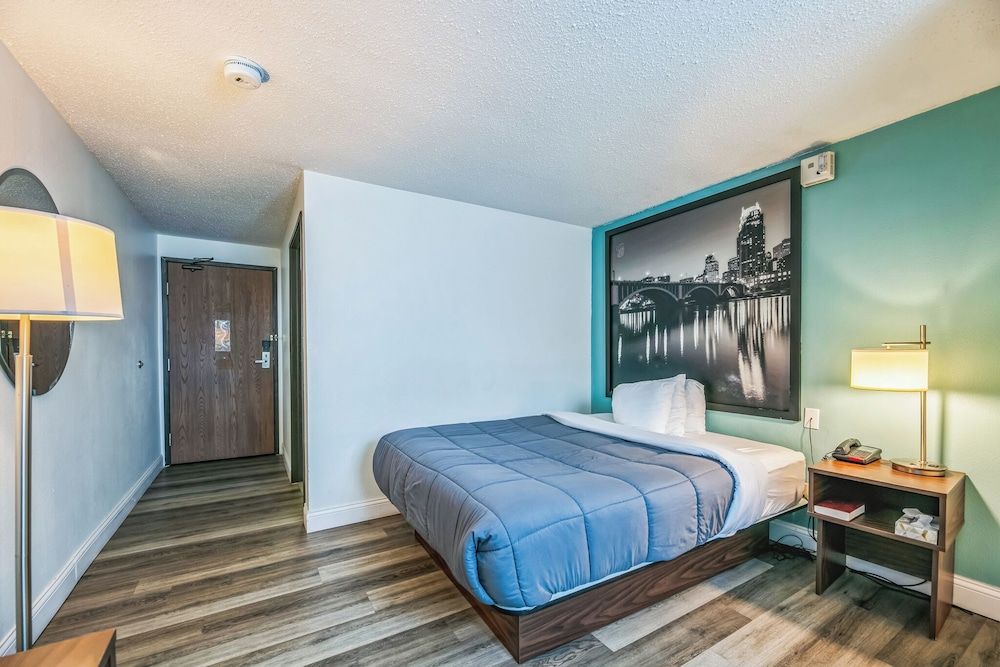 Hotel 8 Standard Room, Accessible, Non Smoking