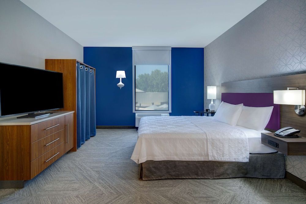Suite, 1 King Bed, Accessible, Non Smoking (Roll-in Shower)