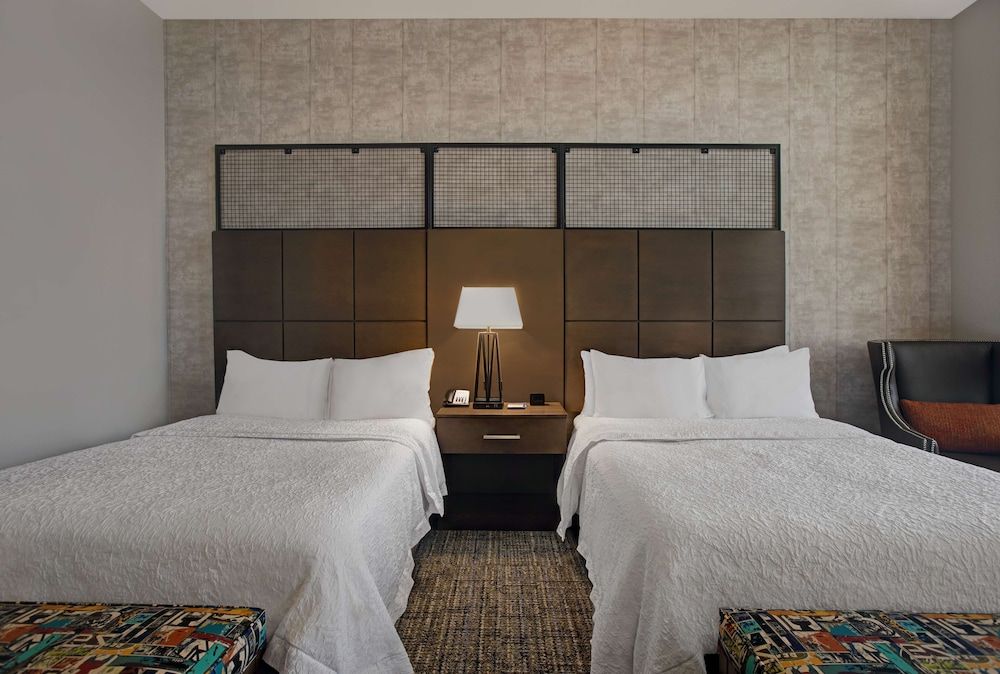 undefined Hampton Inn & Suites Austin @ The University / Capitol 4