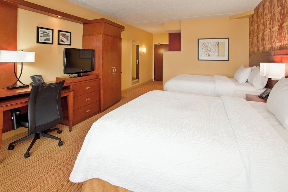 Room, 2 Queen Beds (Mobility Accessible, Roll-in Shower)