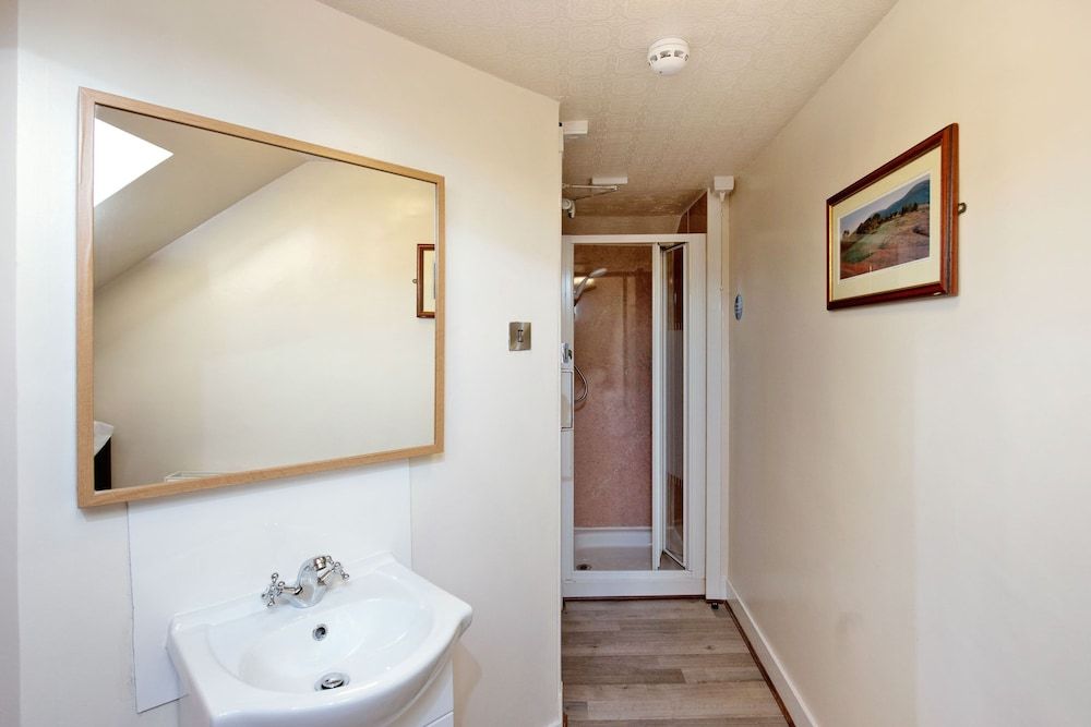 Grand Mansion, 9 Beds, Sleeps 17, Parking - Groups House 20