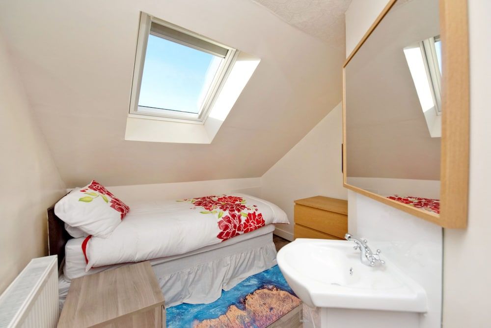 Grand Mansion, 9 Beds, Sleeps 17, Parking - Groups House 6