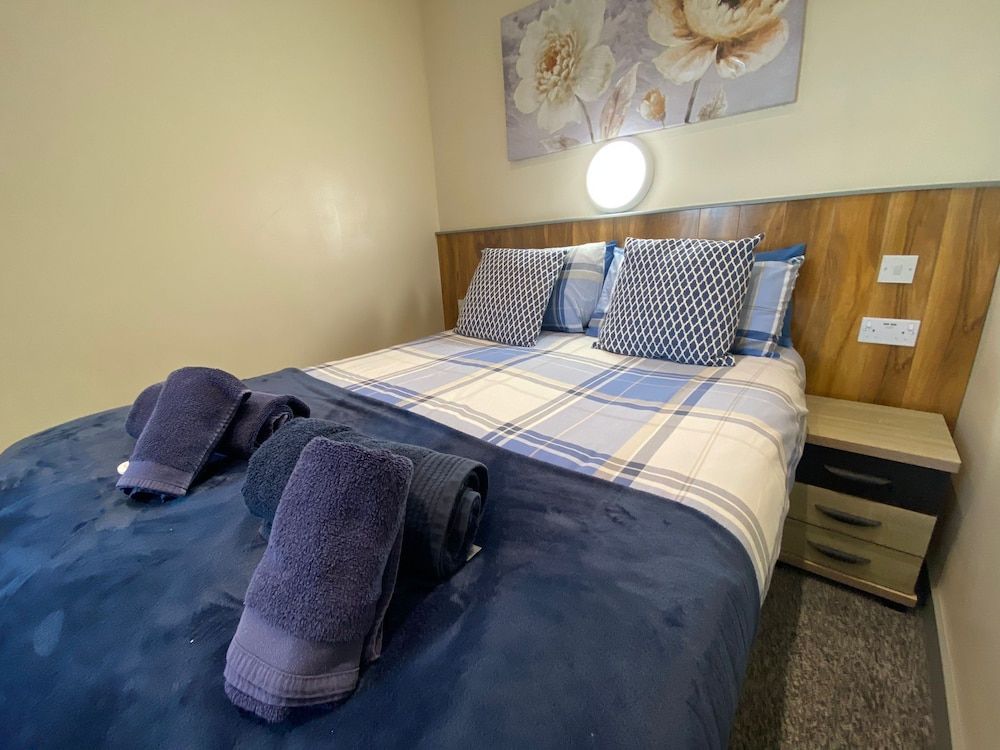 Blackpool Abode - Seaside Suites Comfort Apartment, Ensuite (3) 2