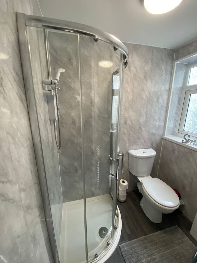 Blackpool Abode - Seaside Suites Comfort Apartment, Ensuite (3) 8