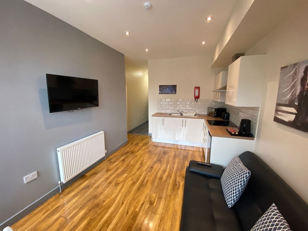 Blackpool Abode - Seaside Suites Comfort Apartment, Ensuite (3) 10