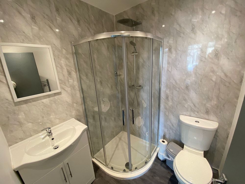 Blackpool Abode - Seaside Suites Superior Apartment, Private Bathroom (1) 13