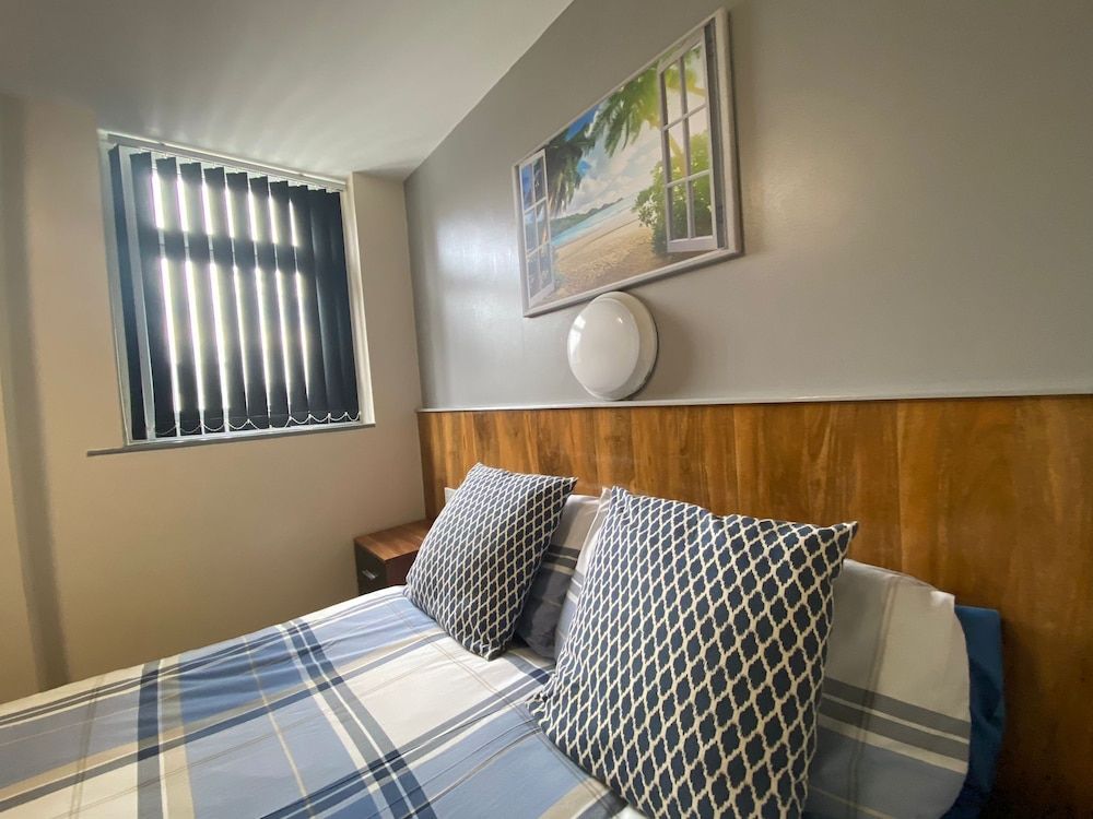 Blackpool Abode - Seaside Suites Deluxe Apartment, Private Bathroom (5) 5