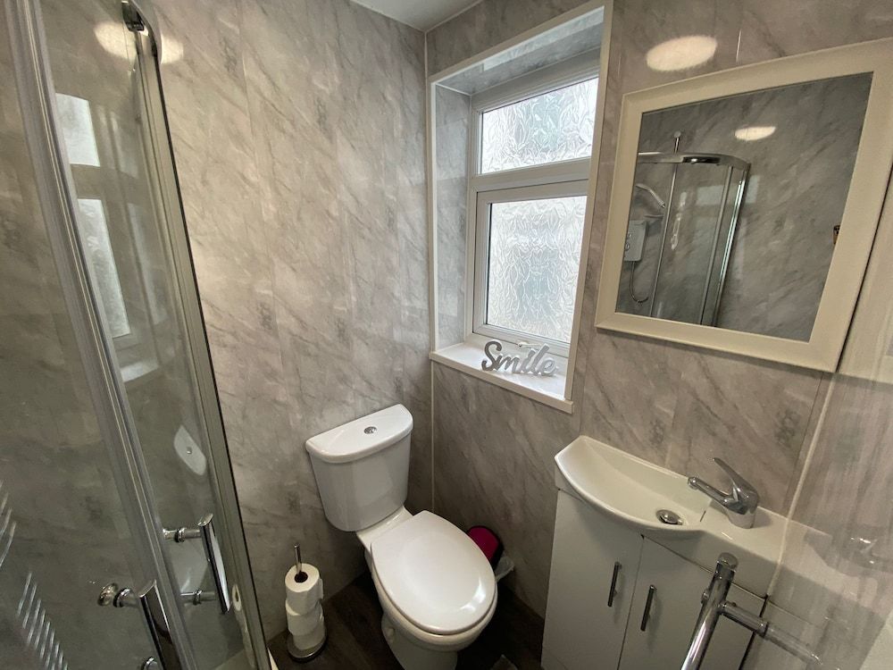 Blackpool Abode - Seaside Suites Comfort Apartment, Ensuite (3) 9