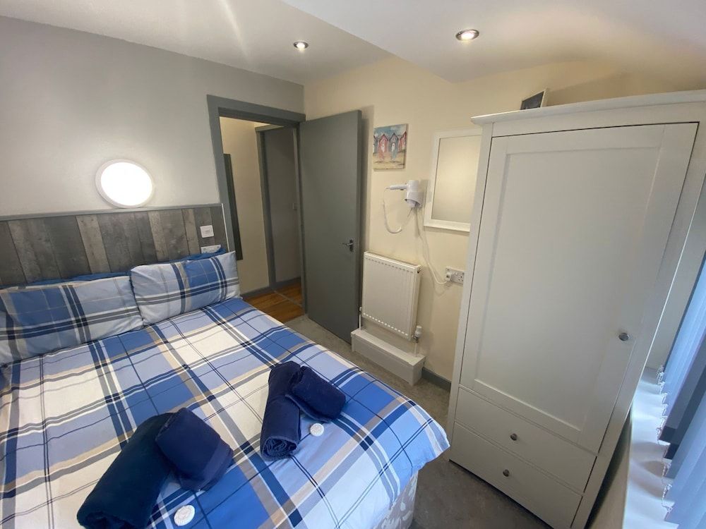 Blackpool Abode - Seaside Suites Deluxe Apartment, Private Bathroom (5) 6