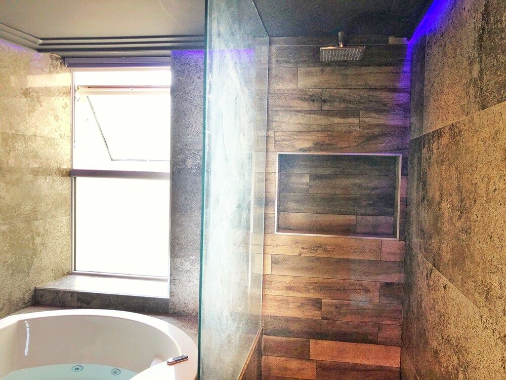 The Residence Sasco Apartments Apartment, Hot Tub 15