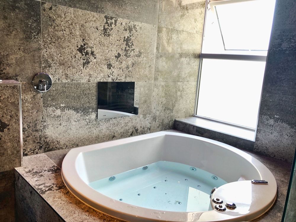 The Residence Sasco Apartments Apartment, Hot Tub 14