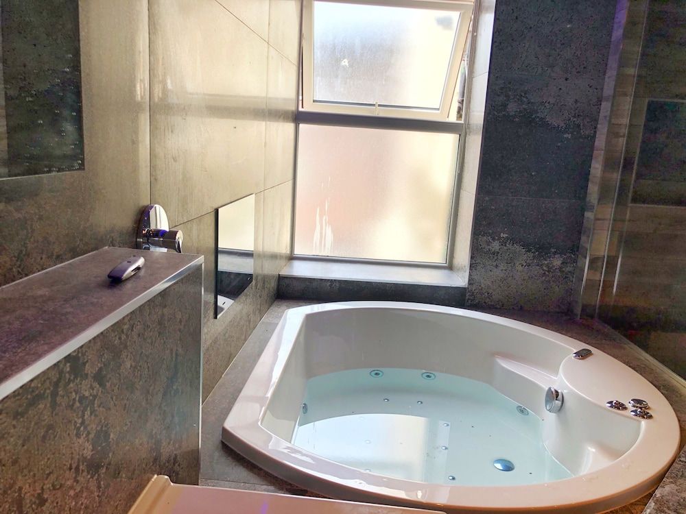 The Residence Sasco Apartments Apartment, Hot Tub 13