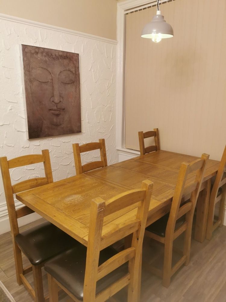 undefined Immaculate 1-bed Apartment in Blackpool - Sleeps 5 5