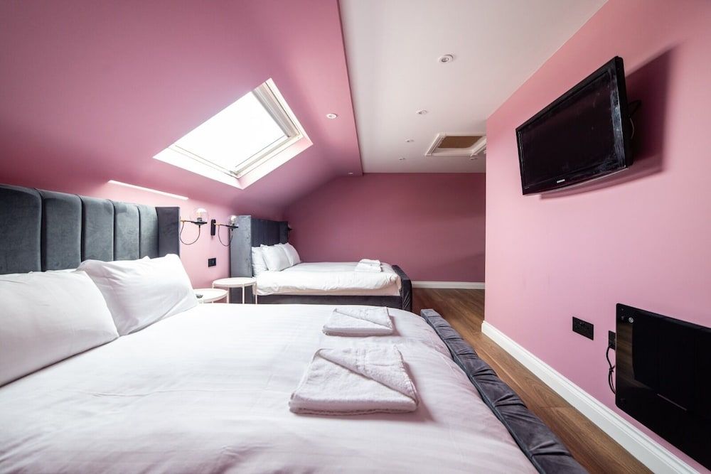 undefined Hollywood Suite Sasco Apartments 8