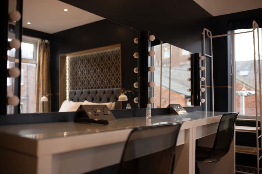 undefined Hollywood Suite Sasco Apartments 2