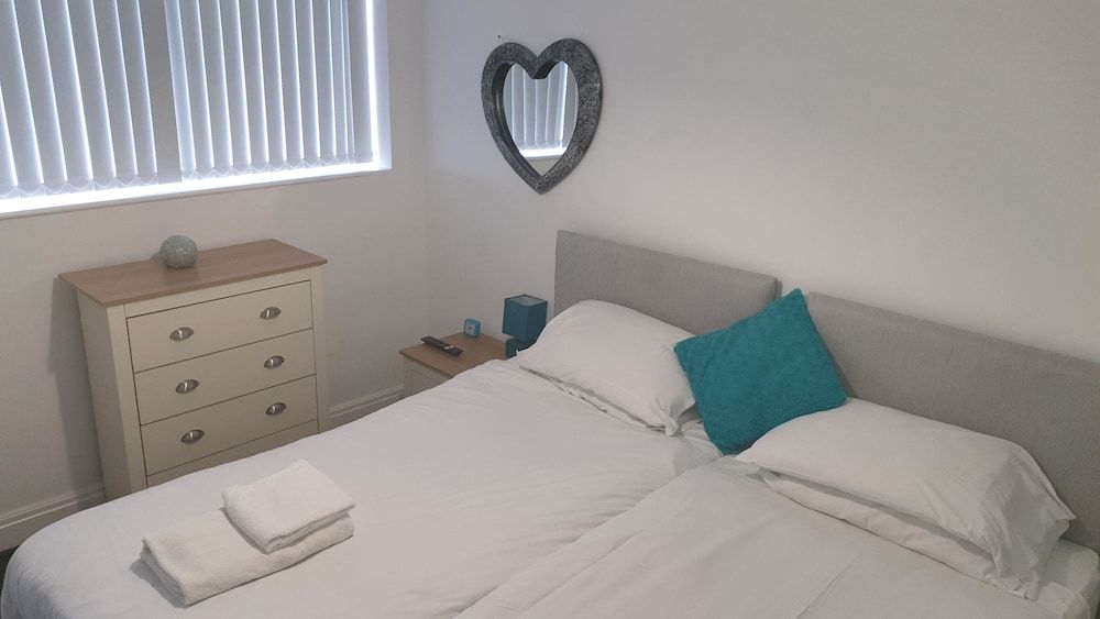 Coast Accommodation Station Road Apartments Superior Apartment, Private Bathroom, Courtyard View (Coast) 3