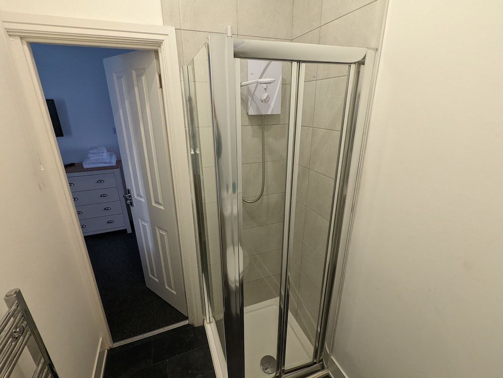 Coast Accommodation Station Road Apartments Deluxe Apartment, Ensuite (Sand Dune) 5