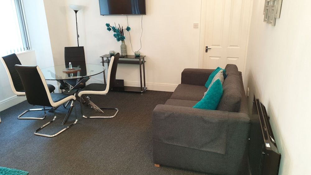 Coast Accommodation Station Road Apartments Superior Apartment, Private Bathroom, Courtyard View (Coast) 6