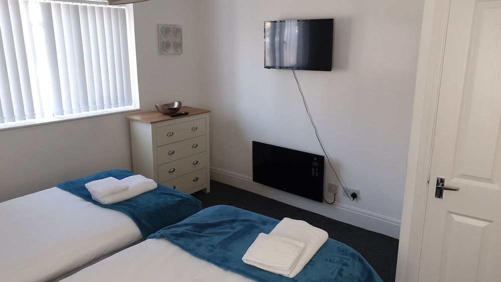 Coast Accommodation Station Road Apartments Superior Apartment, Private Bathroom, Courtyard View (Coast) 2