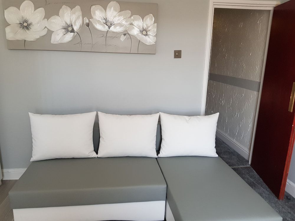undefined Modern 1-bed Apartment in Blackpool 4