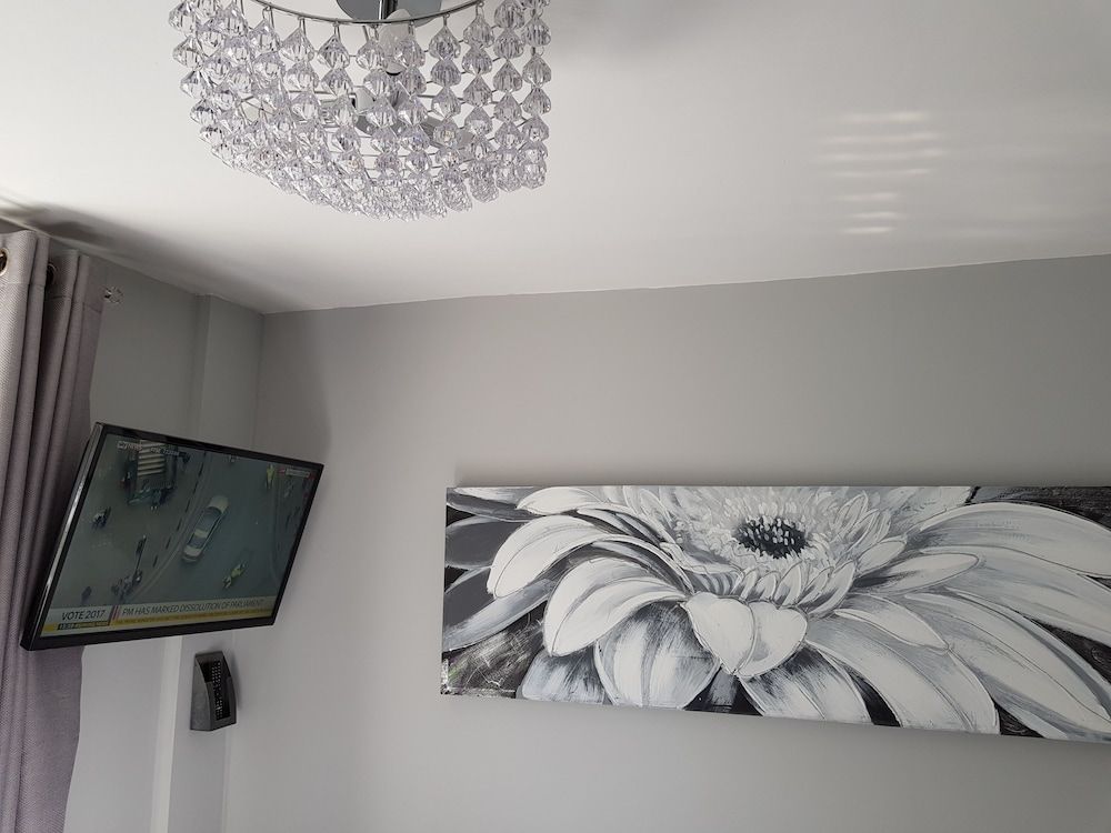 undefined Modern 1-bed Apartment in Blackpool 3
