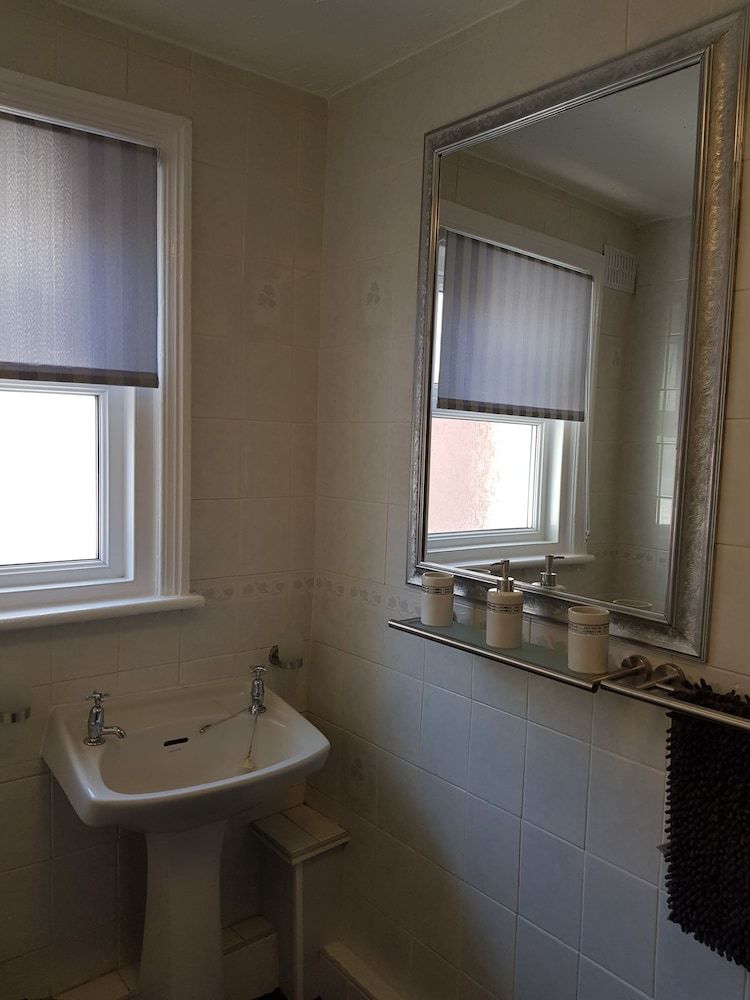 undefined Modern 1-bed Apartment in Blackpool 6
