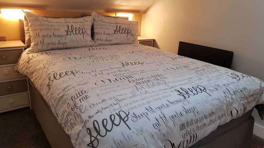 undefined Impeccable 2-bed Apartment in Blackpool 5