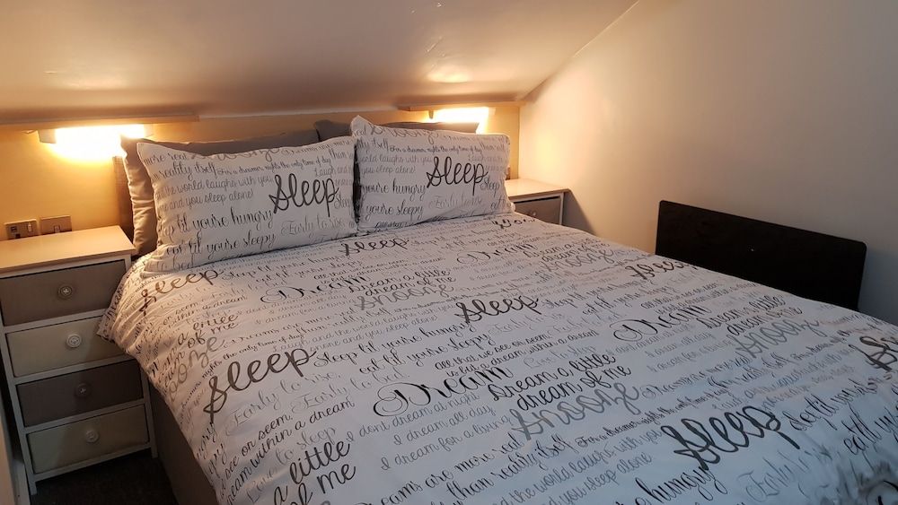 undefined Impeccable 2-bed Apartment in Blackpool 7