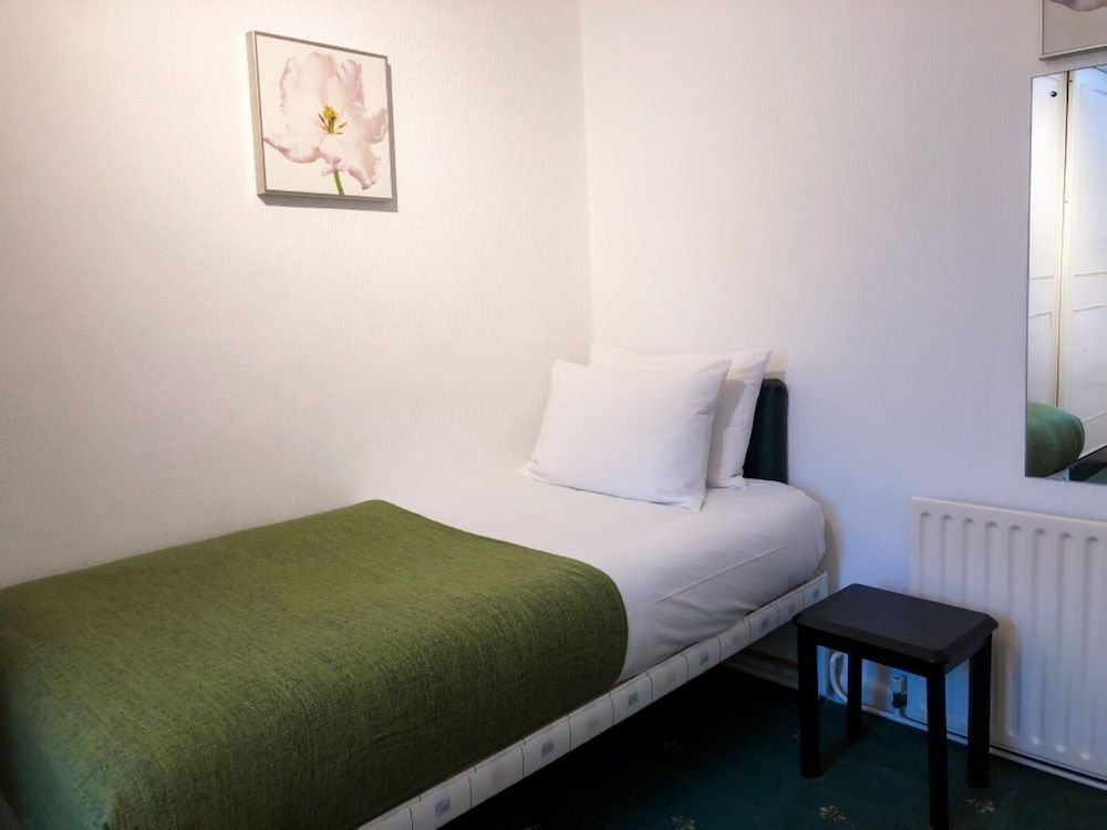 undefined The Bawdens Holiday Apartments 6