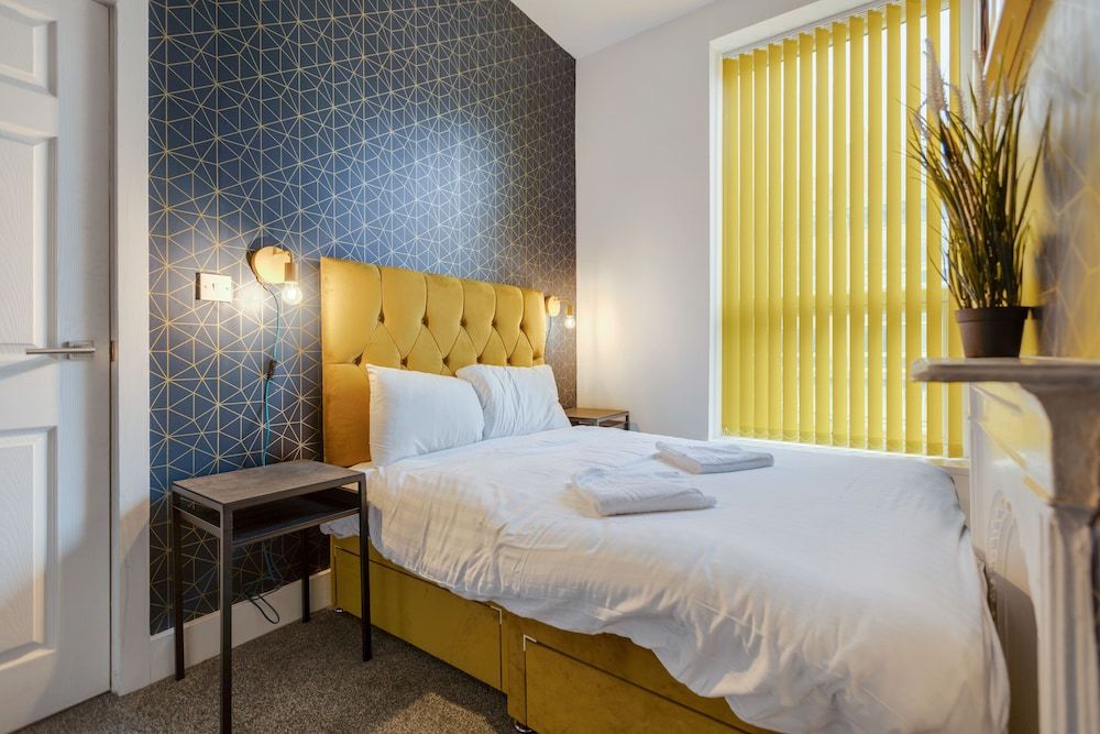 Queen Street Apartments by Sasco Apartment, Ensuite (Forest) 5