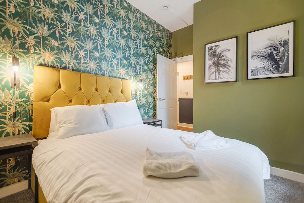 Queen Street Apartments by Sasco Apartment, Ensuite (Forest) 4