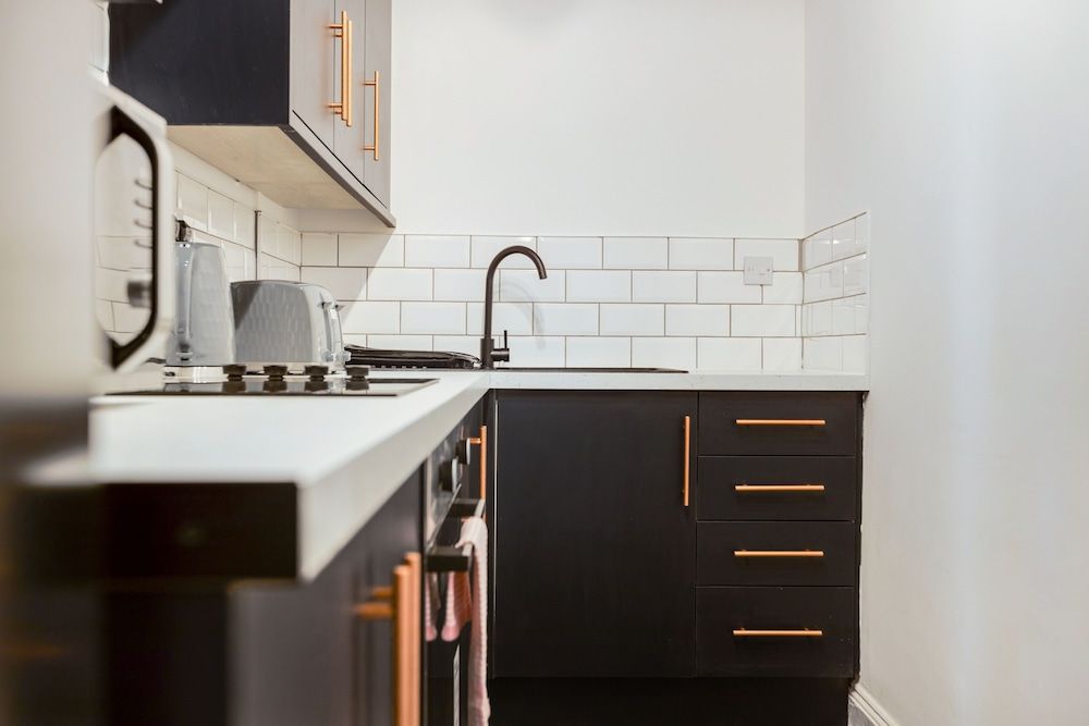 Queen Street Apartments by Sasco Apartment, Ensuite (Forest) 9