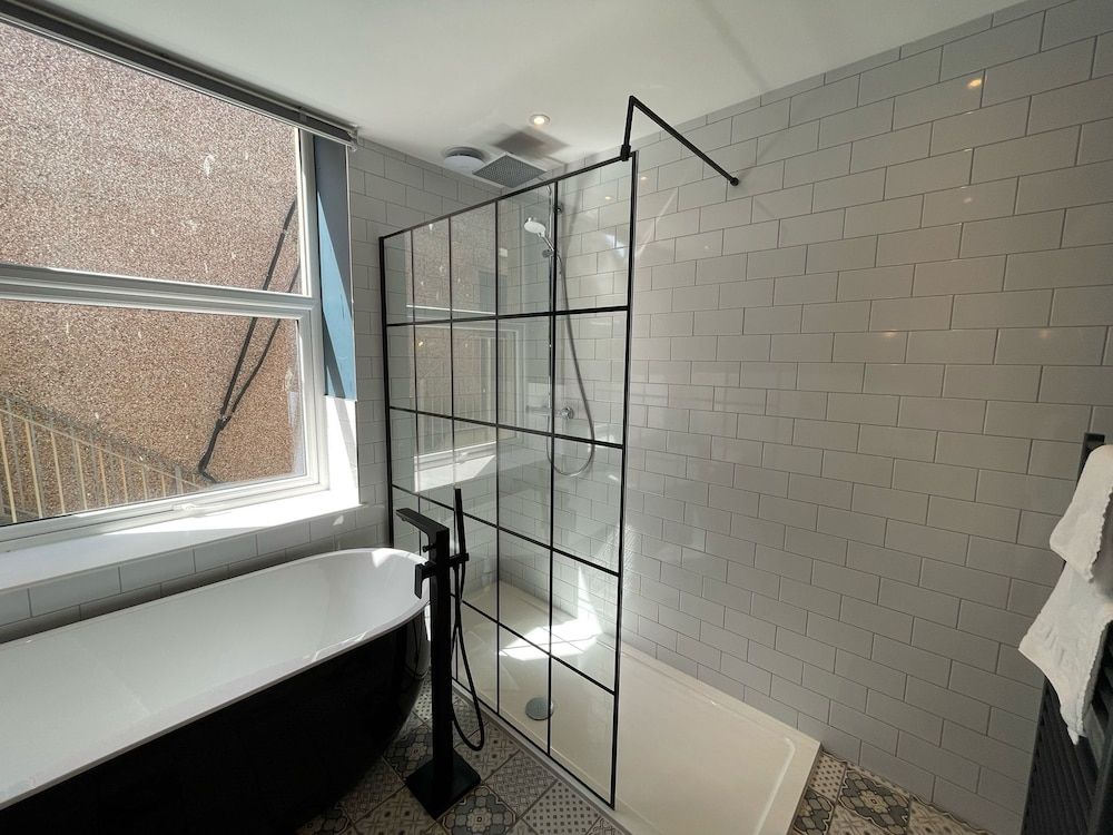 The Luxury Penthouse by Sasco Apartments Luxury Penthouse, Private Bathroom 28