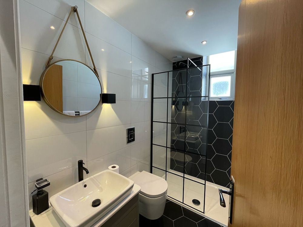 The Luxury Penthouse by Sasco Apartments Luxury Penthouse, Private Bathroom 27