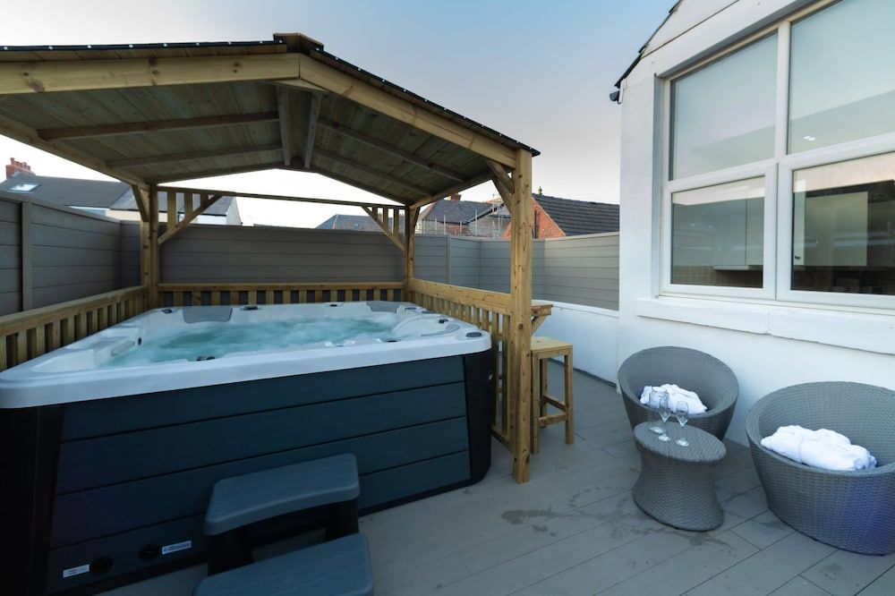 The Bells HOT TUB on Private Terrace Apartments Superior Apartment, Private Bathroom (with Private Hot Tub) 14