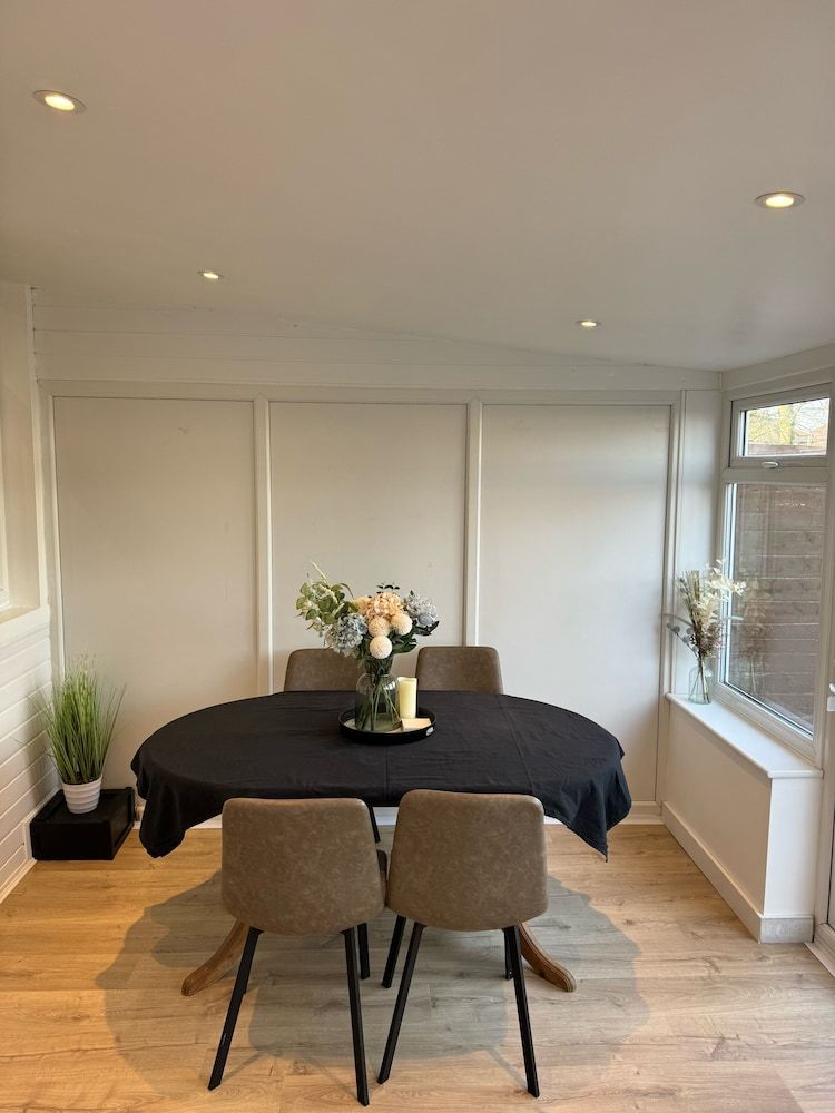 undefined Elegant 2BD Family Retreat Blackpool Town! 3